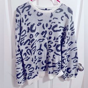 Women’s sweater white and gray leopard print